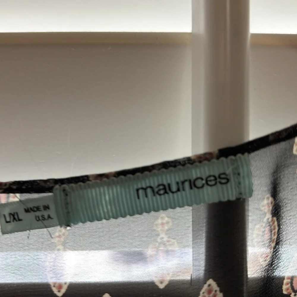 Beautiful sheer vest with a new Cream tank top - Picture 5 of 8